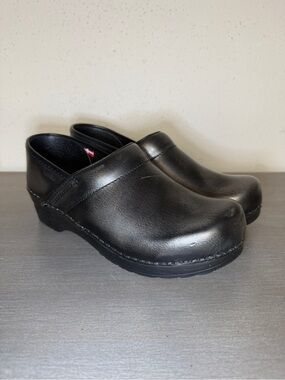 Sanita Professional Cabrio Black Leather Clogs Slip On Women's Size 7.5 EU 38